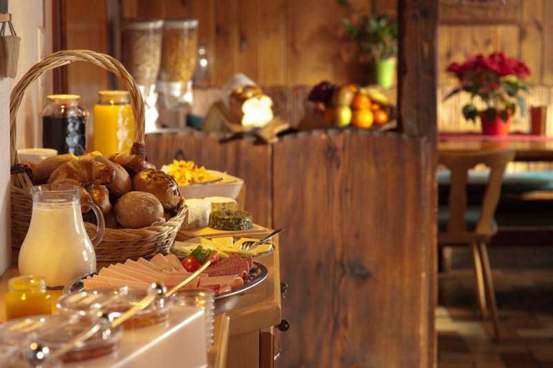 brasserie-LA VERDIERE-min_breakfast_buffet_food_restaurant_meal_hotel_plate_fresh-718745